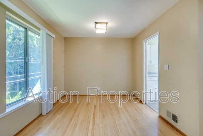 Building Photo - 2329 Trenton Dr