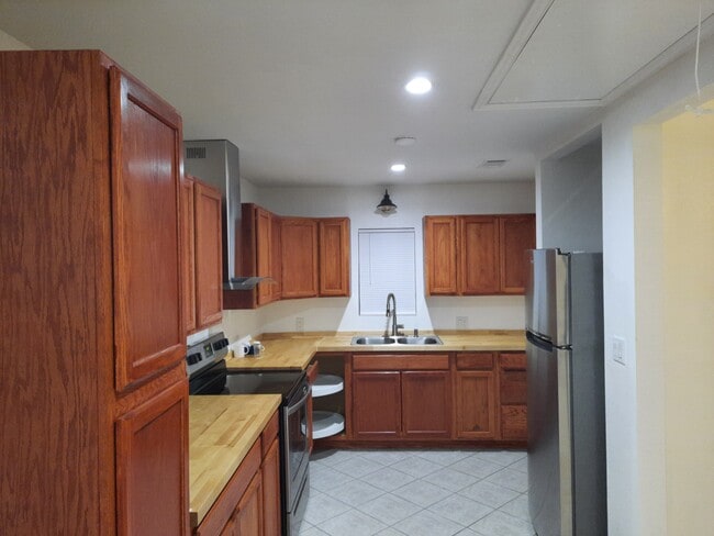 Building Photo - 1506 Donley St