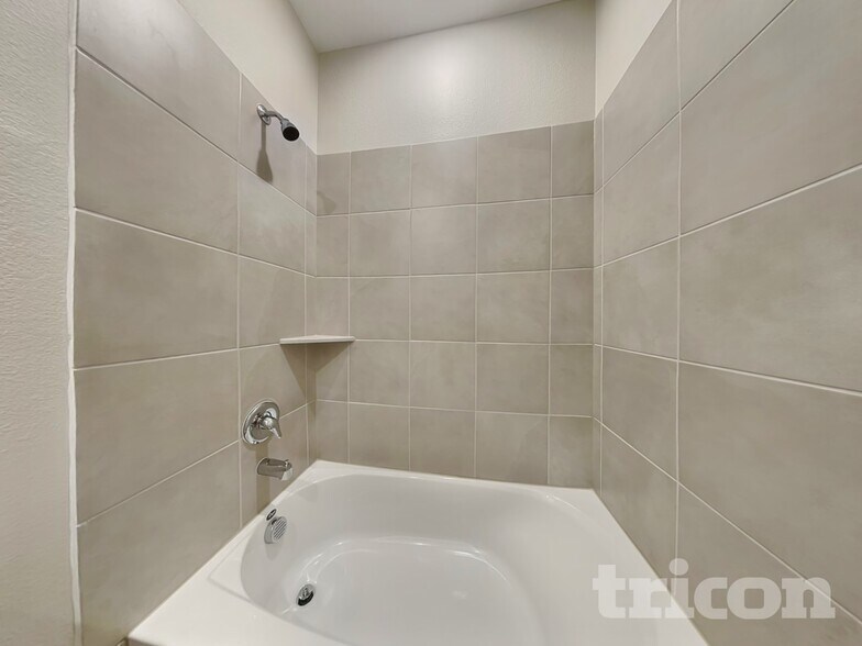 Building Photo - 2106 Silver Charm Ln