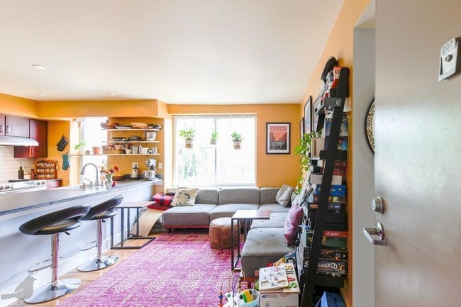 Building Photo - 420 16th St SE