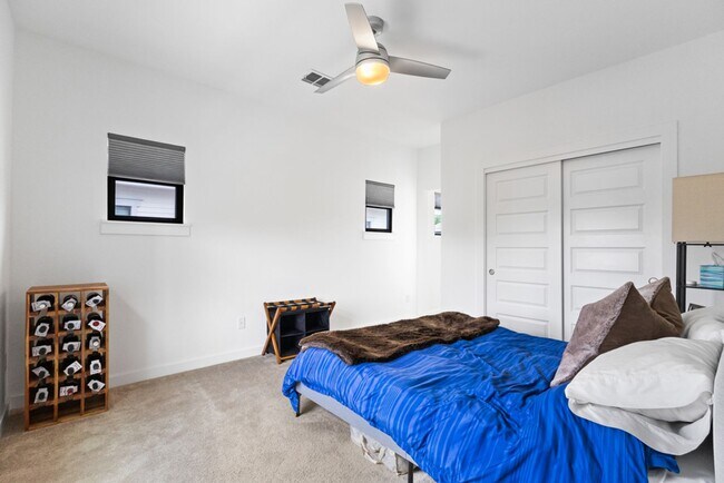 Building Photo - Charming Home Awaits: Spacious & Modern Living in a Prime Location