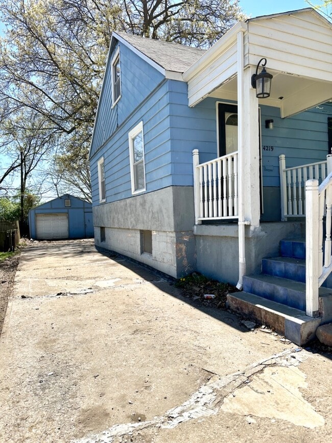 Building Photo - 4219 E 68th Terrace