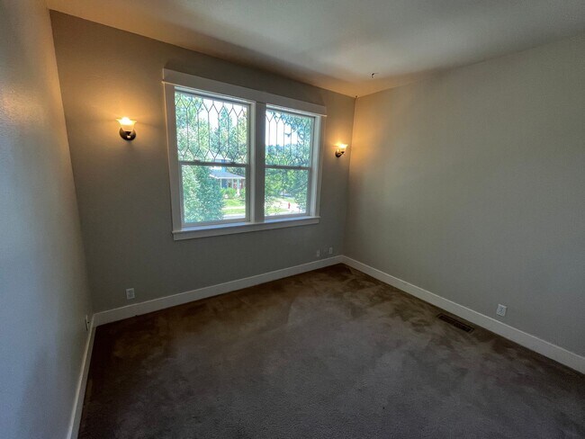 Building Photo - 3 Bed/2.5 Bath In The Heart of NW Crossing - Sacagawea