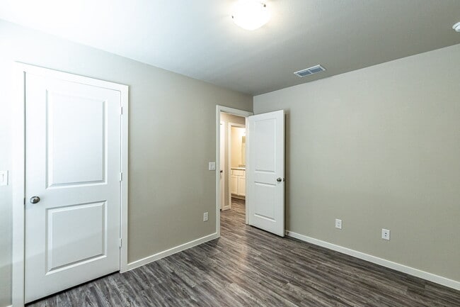 Building Photo - "Charming 3-Bed, 2-Bath Haven with 1,615 Sq Ft in Lubbock's Cozy Kirksey Avenue!" Half off first ...