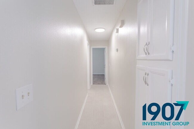 Building Photo - Stunning 3-Bedroom Home with Dramatic Vaulted Ceilings and Loft in OKC!