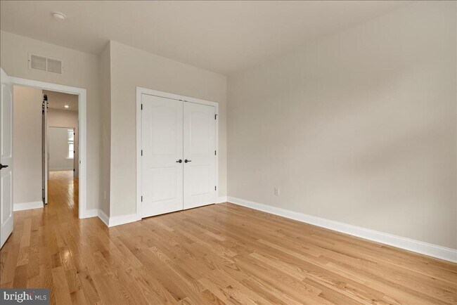 Building Photo - 264 W Ashland St