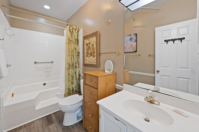 Building Photo - 723 Bonnyneck Dr