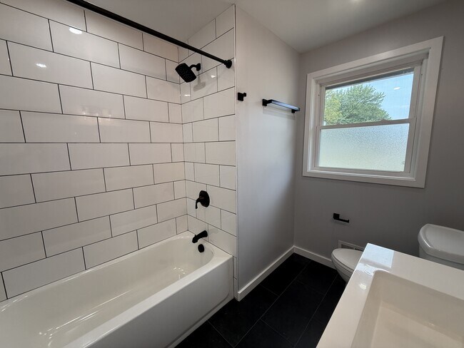 Building Photo - 123 Cattaragus Dr