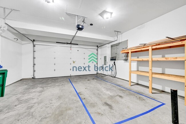 Building Photo - 3 BED & 2.5 BATH Town house FOR RENT