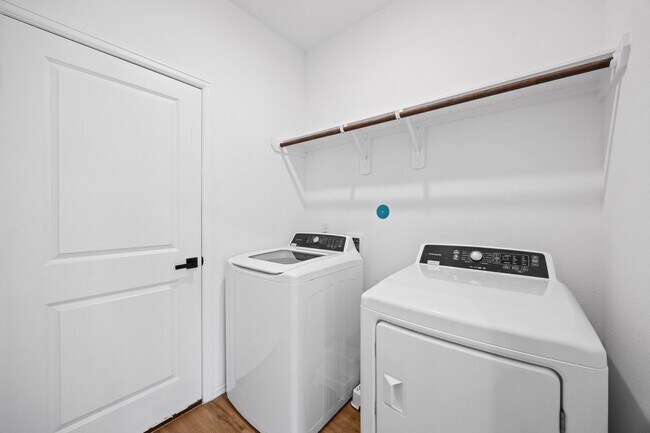 Building Photo - 2019 Iris Hls Ln