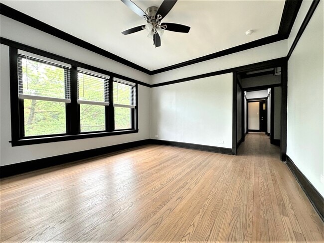 Building Photo - 1400 W Summerdale Ave