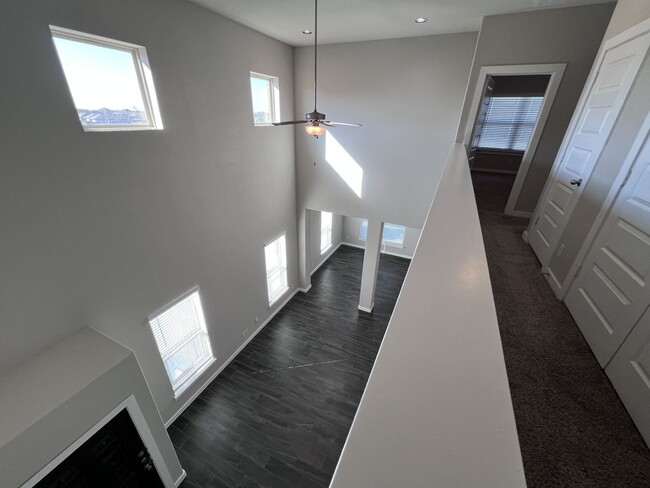 Building Photo - Beautiful Townhouse in New Braunfels!