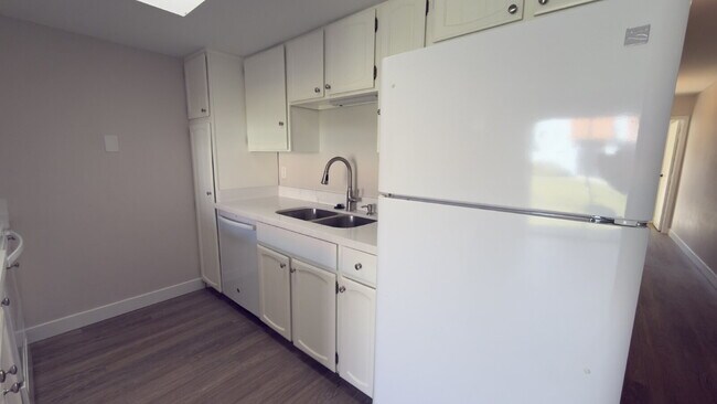 Building Photo - "Charming 1-Bedroom Condo Oasis in Phoenix - Your Perfect Urban Retreat!"