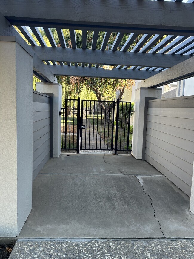 Building Photo - 1313 Floyd Ave