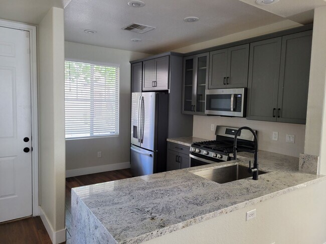 Building Photo - Beautiful SW home Annual Ridge