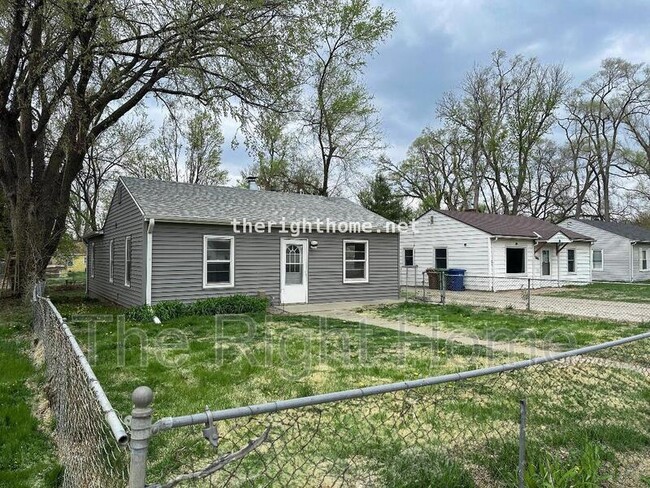 Building Photo - 2810 S Crawford St