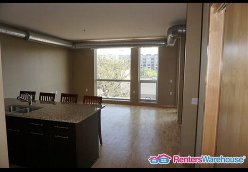 Primary Photo - 1211 Lagoon Ave
