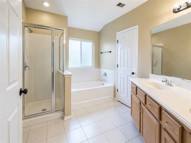 Building Photo - 9505 Thorncliff Dr