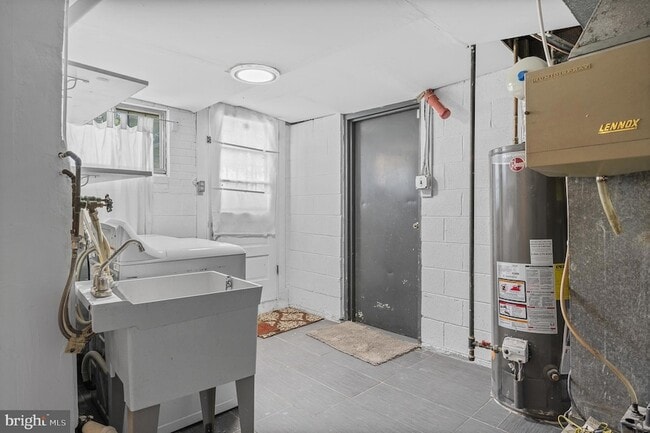 Building Photo - 6311 Barrs Ln