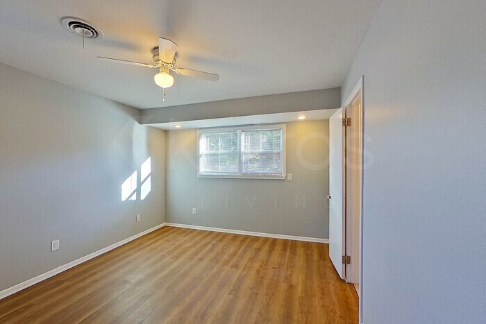 Building Photo - 4418 Mesa Cir