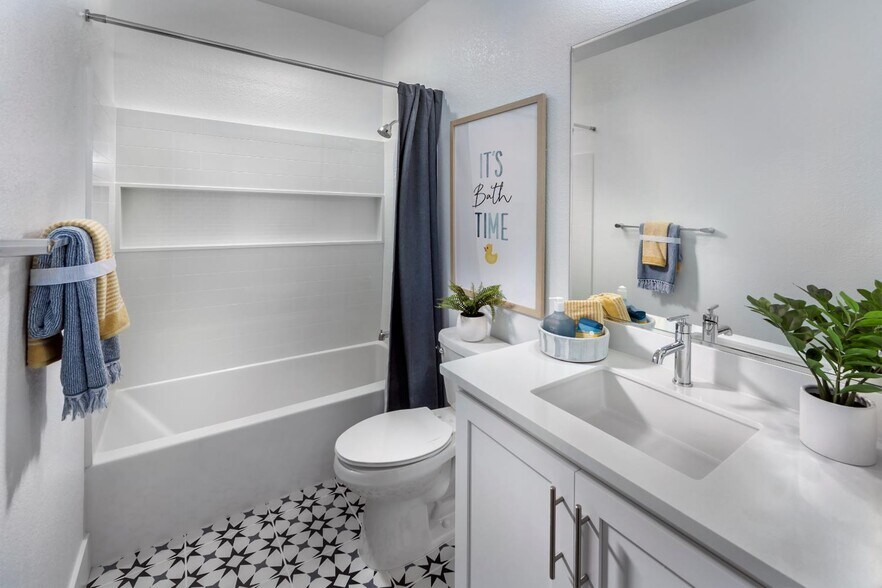 Shared Bath - 2109 Emerald Ranch Rd