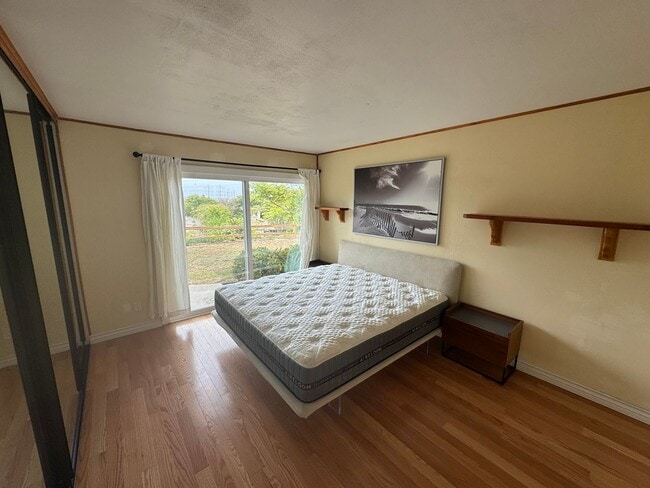 Building Photo - 3BD/2BA HOME w/ attached garage near USD/C...