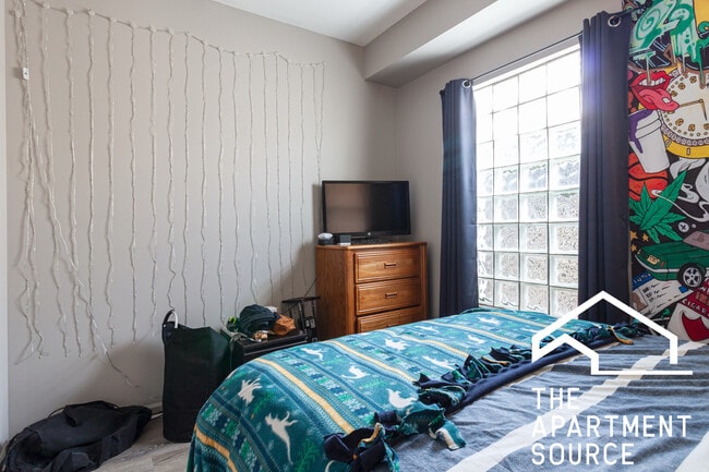 Building Photo - 1237 W Ohio St