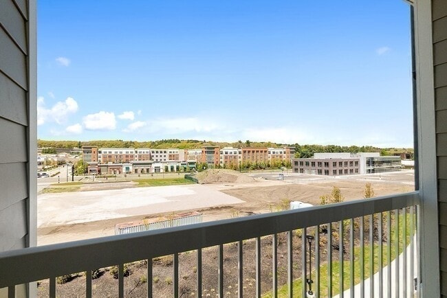 Building Photo - 120 University