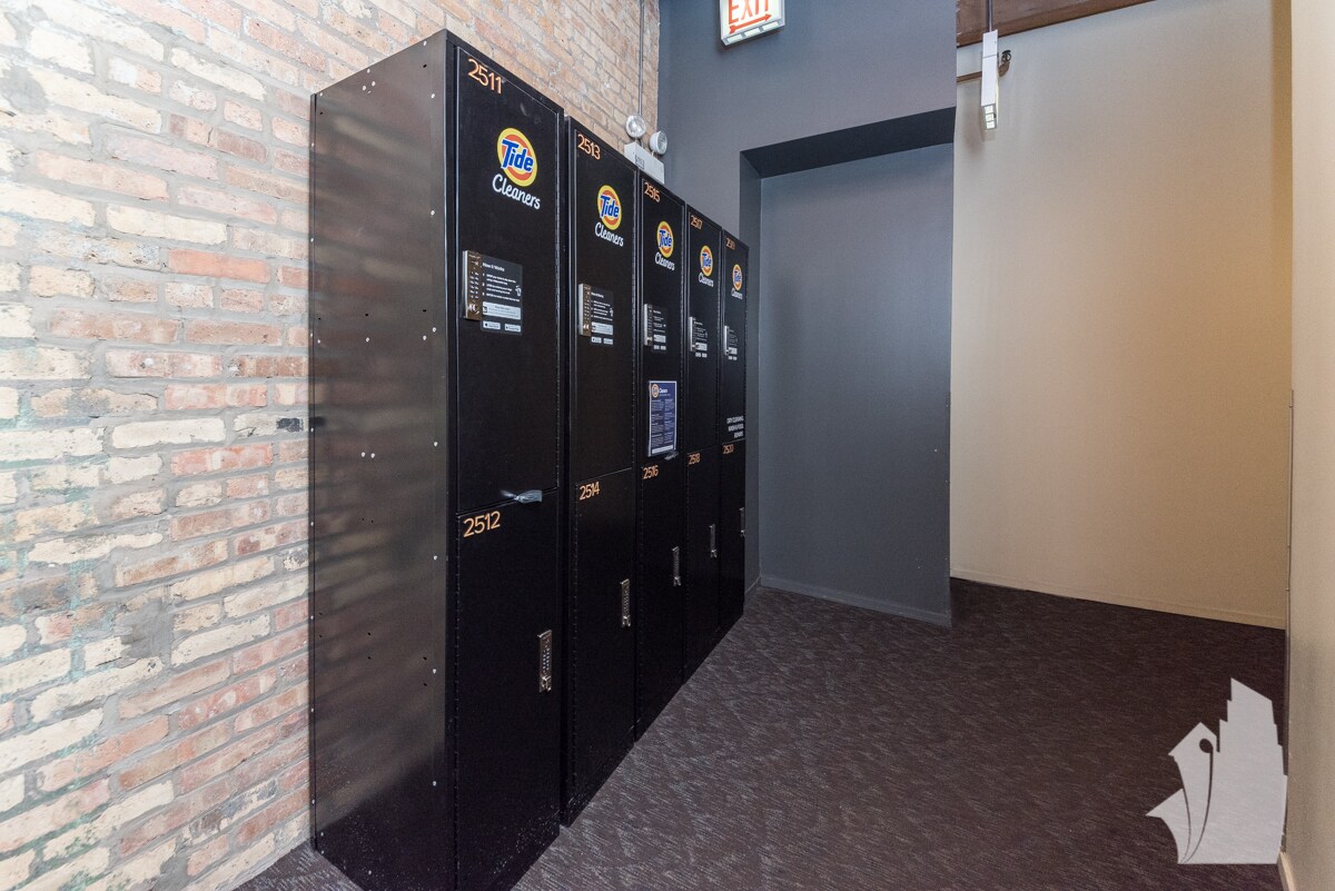 Building Photo - 2300 W Wabansia Ave