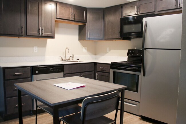 Interior Photo - 812 W Nevada St