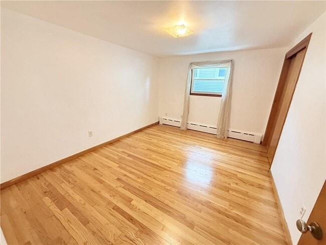 Building Photo - 25 Thurston Ave