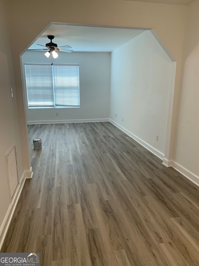 Building Photo - 695 Douglas Dr