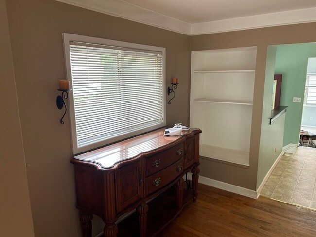 Building Photo - 1354 Catalpa Dr