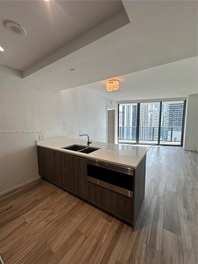 Building Photo - 801 S Miami Ave