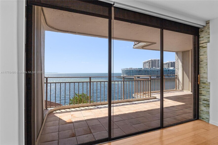 Building Photo - 1632 S Bayshore Ct