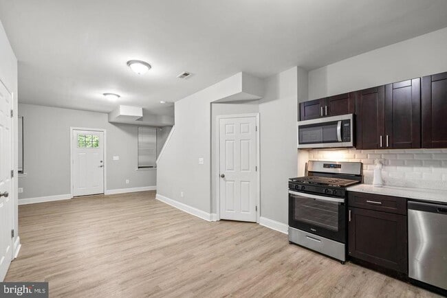 Building Photo - 3914 Ridgewood Ave