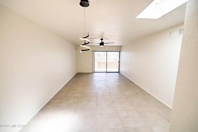 Building Photo - 5144 N Avenida Primera