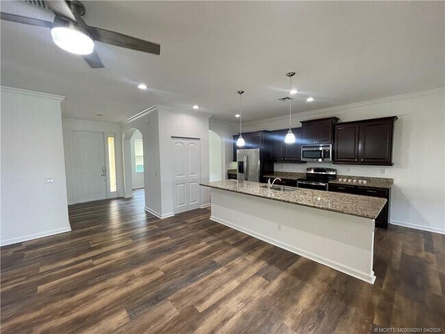 Building Photo - 480 NW Windflower Terrace