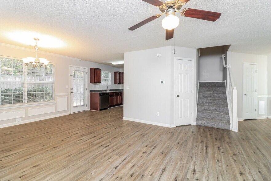 Building Photo - 383 Hidden Creek Ln