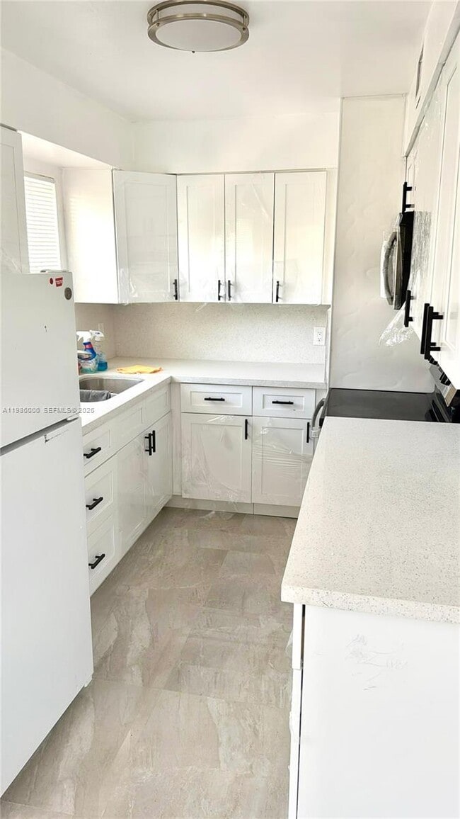 Building Photo - 6201 SW 37 Ct