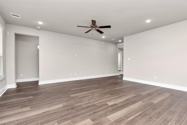 Building Photo - 10618 Cascade Crk Dr