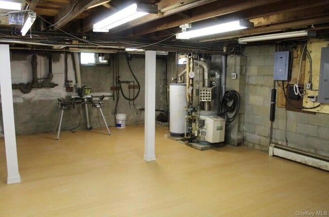 Building Photo - 509 E Broadway