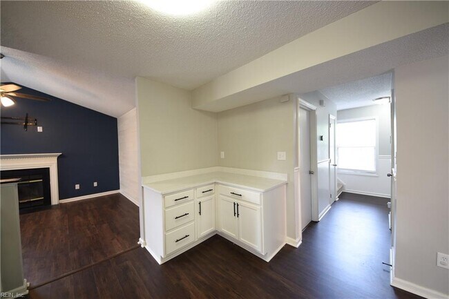 Building Photo - 1549 River Creek Crescent