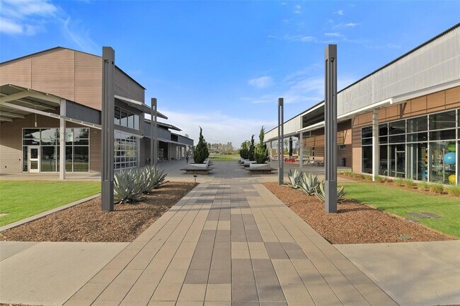 Building Photo - 17366 Camillia Trails
