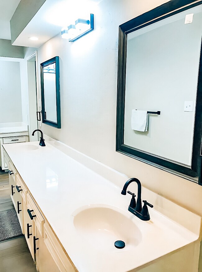 Building Photo - 5712 73rd St