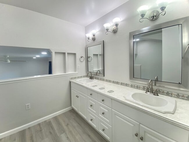 Building Photo - Elegant Fremont Weibel Home with Fruit-Fil...