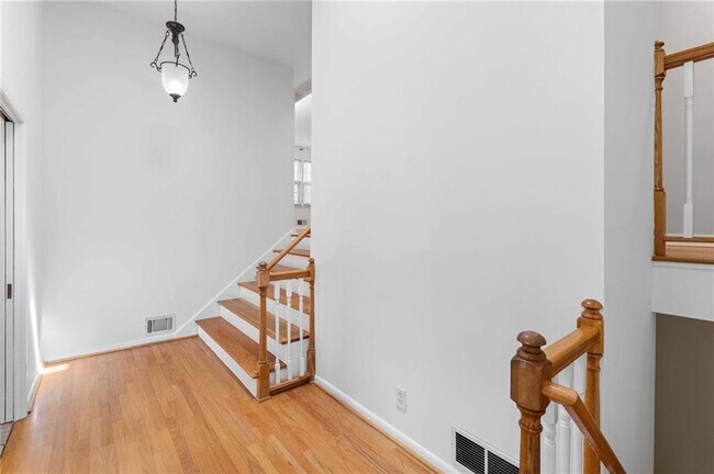 Building Photo - 274 Land O Lakes Ct NE