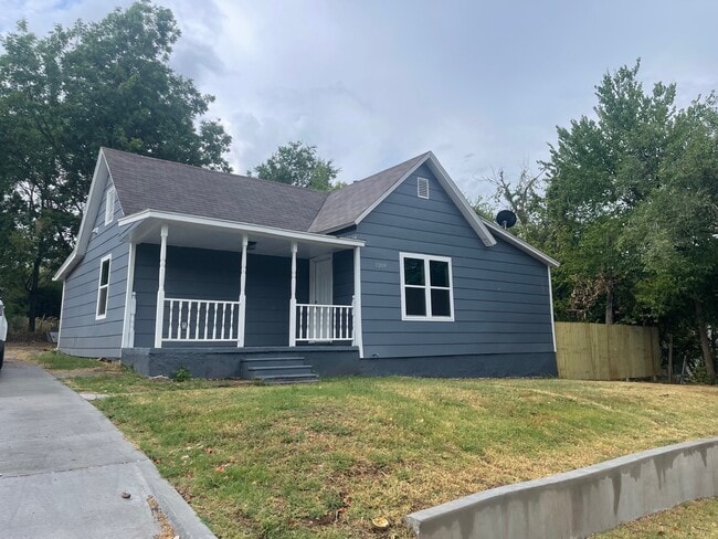 Building Photo - 1209 E Whittaker St