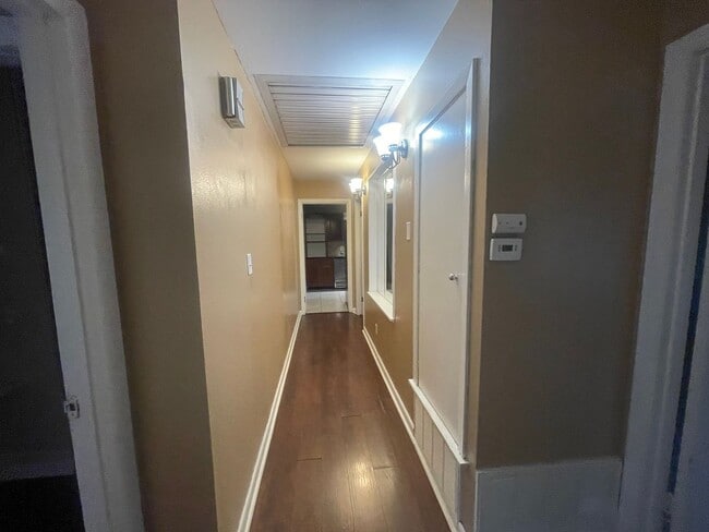 Building Photo - Lovely home in Broadmoor Terrace Subdivisi...