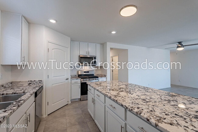 Building Photo - 10611 W Halsey Dr